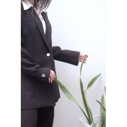 Blazer preto com botão prata