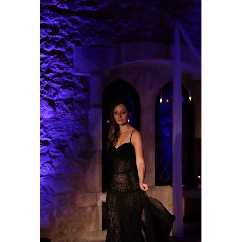 Vestido longo preto franjas e caí caí com transparência