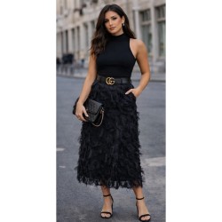 Saia moda urbana em penas